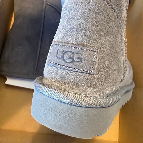 Ugg Classic II Short Boots 9 Gray NWT NEW Booties Shearling Fur Suede - Picture 11 of 13
